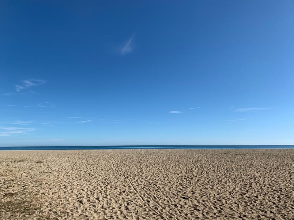 Nearby landmark, Restaurant/places to eat, Natural landscape, Casino, Nightclub / DJ, Beach, Hiking, Area and facilities, Supermarket/grocery shop, Shopping Area