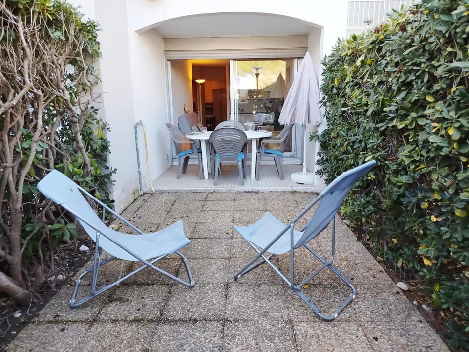 Property building, Garden, Balcony/Terrace, Balcony/Terrace, sunbed