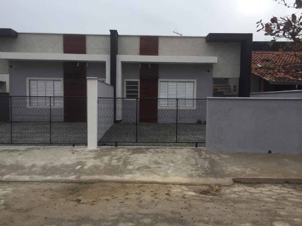 Casa Enseada 3 quartos para até 6 pessoas com 2 ar split House in São Francisco do Sul
