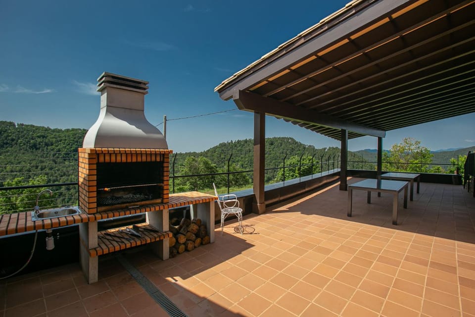 Patio, Day, Natural landscape, BBQ facilities, View (from property/room), Balcony/Terrace, Mountain view