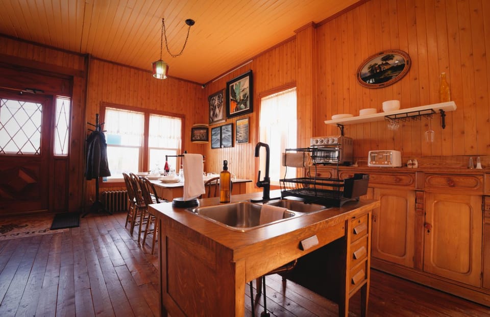 Kitchen or kitchenette, Internal: Not applicable to any particular room
