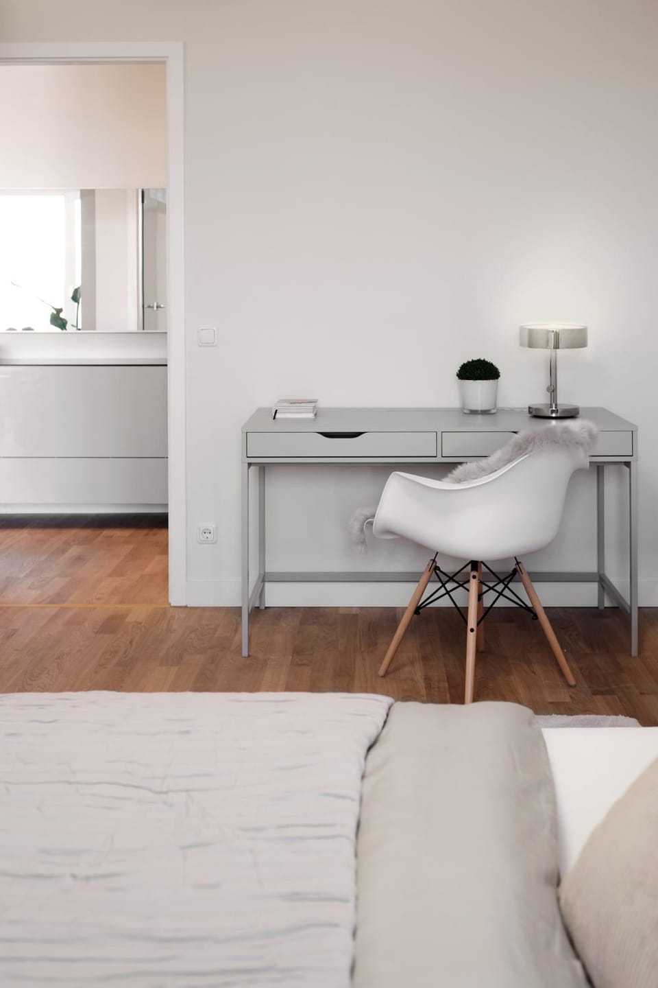 Photo of the whole room, Seating area, Bedroom, Family, hair dresser
