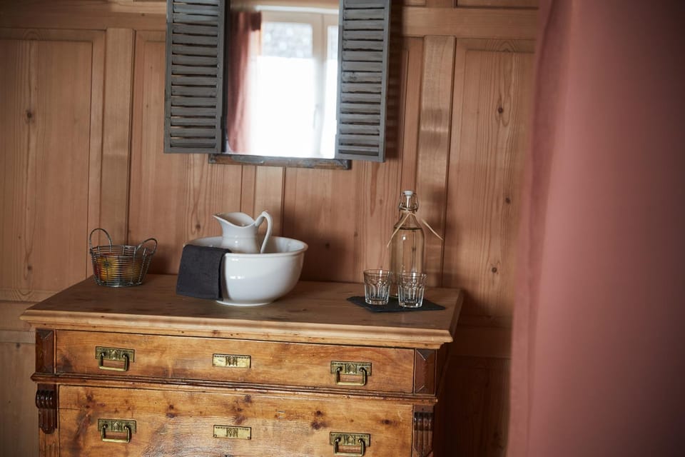 Photo of the whole room, Decorative detail, Bedroom