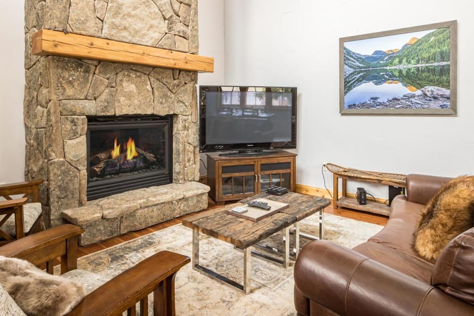 Lone Peak Townhome 5 House in Big Sky