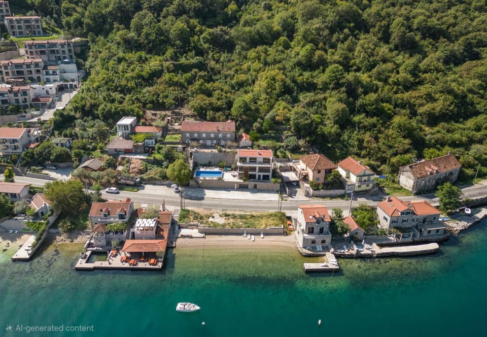 Property building, Nearby landmark, Day, Neighbourhood, Natural landscape, Bird's eye view, Beach, Sea view, Location