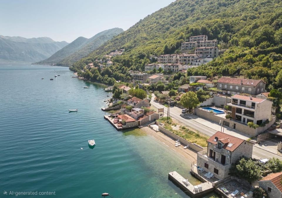 Property building, Nearby landmark, Day, Neighbourhood, Natural landscape, Bird's eye view, Beach, Mountain view, Sea view