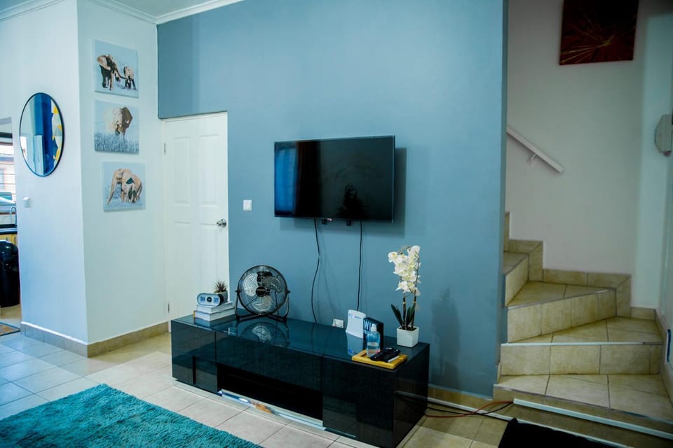 The Sanctuary - Modern 2Bed Maisonette in Secure Foxdale Estate Solar Wi-Fi Garden Apartment in Lusaka