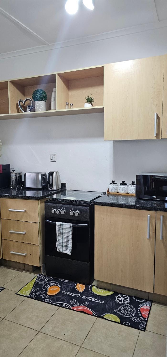 The Sanctuary - Modern 2Bed Maisonette in Secure Foxdale Estate Solar Wi-Fi Garden Apartment in Lusaka