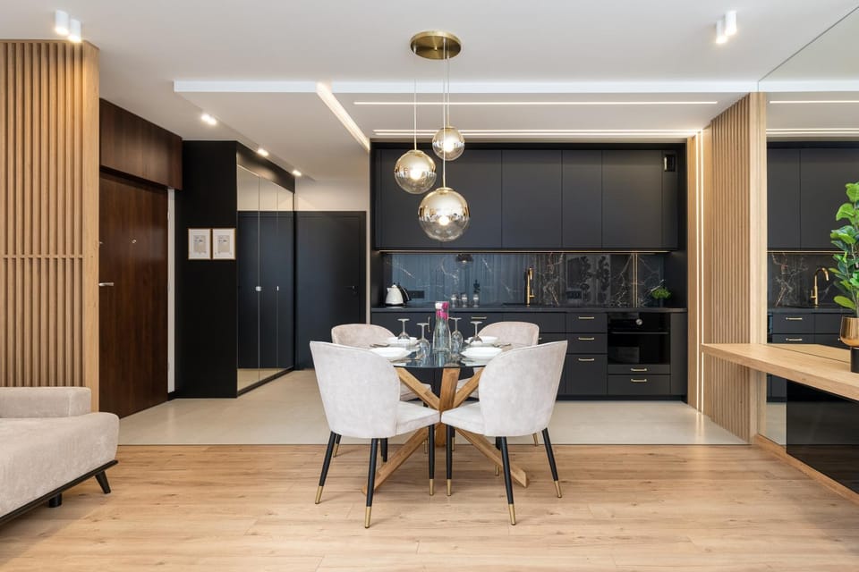 Kitchen or kitchenette, Dining area