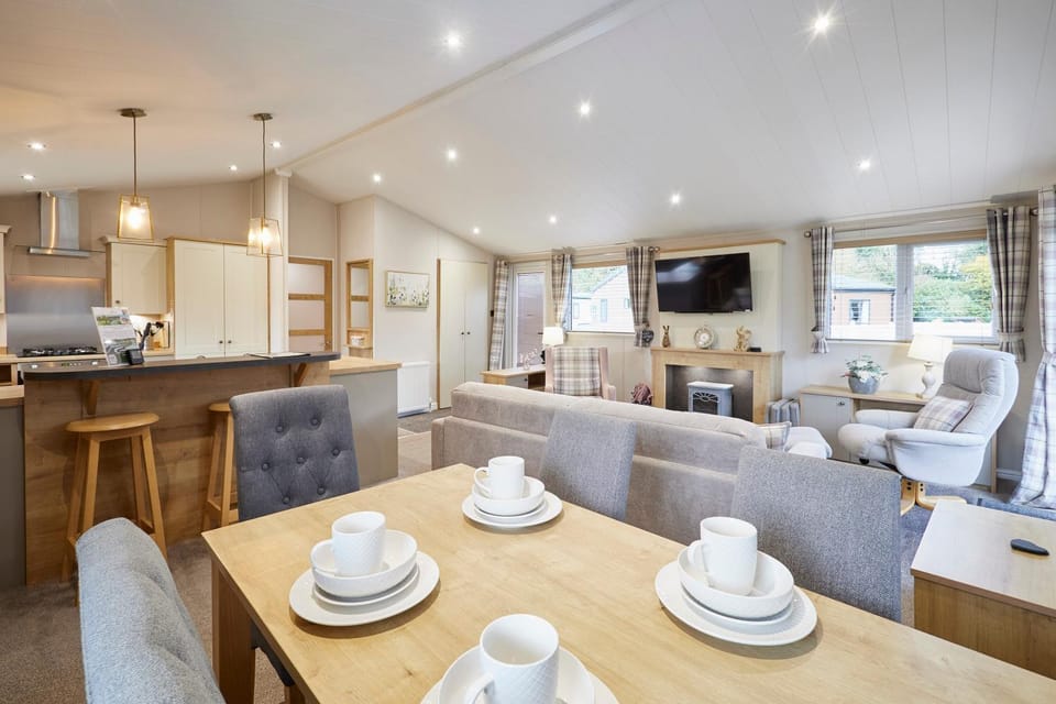 TV and multimedia, Coffee/tea facilities, Kitchen or kitchenette, Living room, Dining area