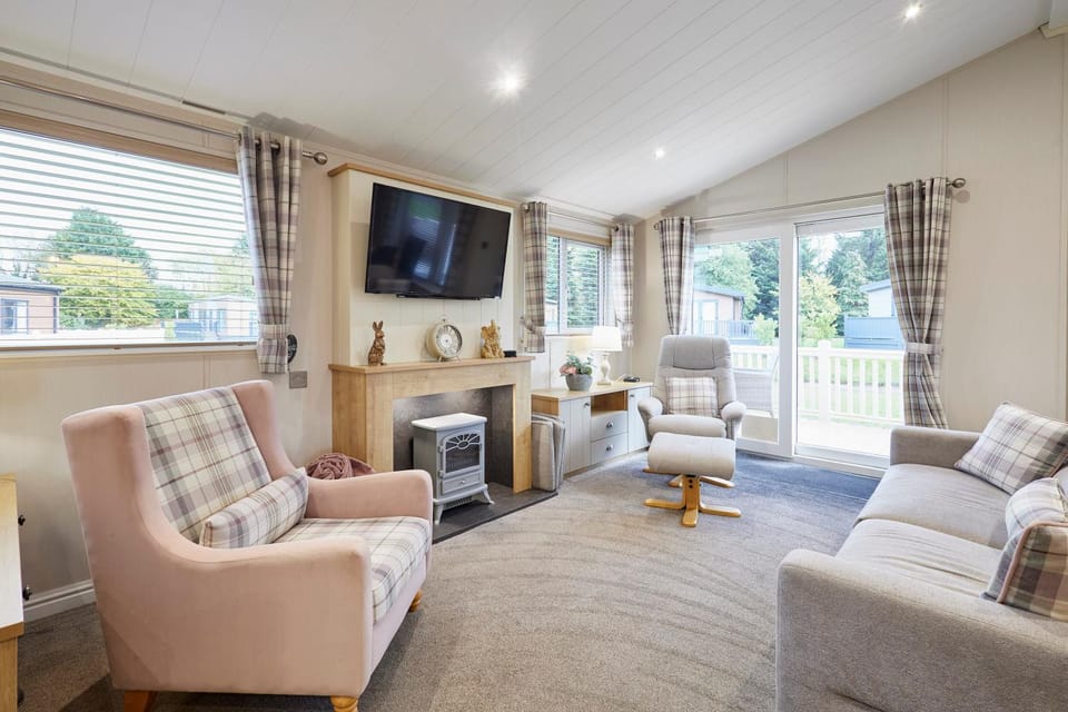 Communal lounge/ TV room, TV and multimedia, Living room