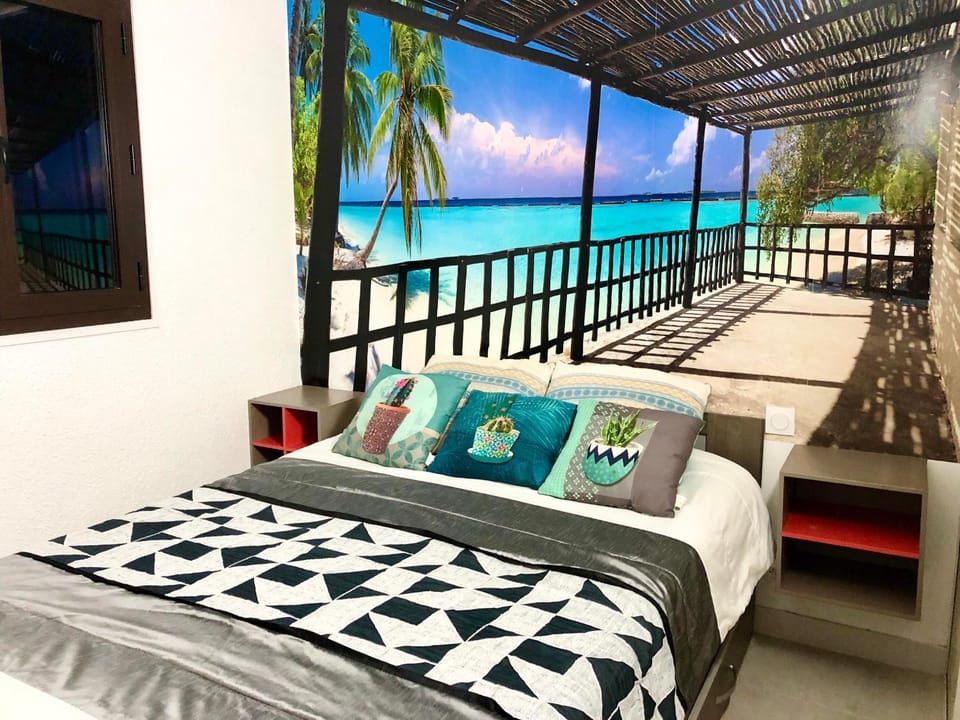 Bed, Bedroom, Garden view, Sea view, Sunrise