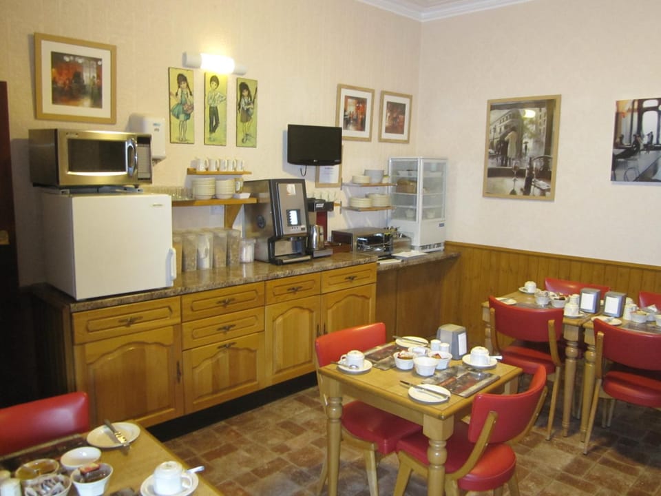 Restaurant/places to eat, Area and facilities