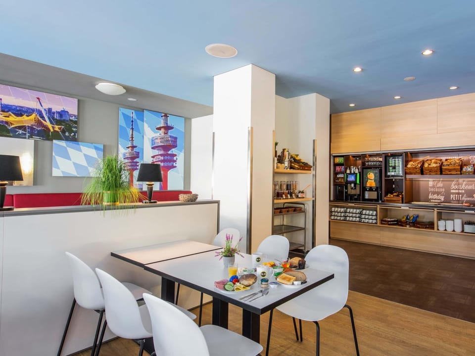 Lounge or bar, Breakfast