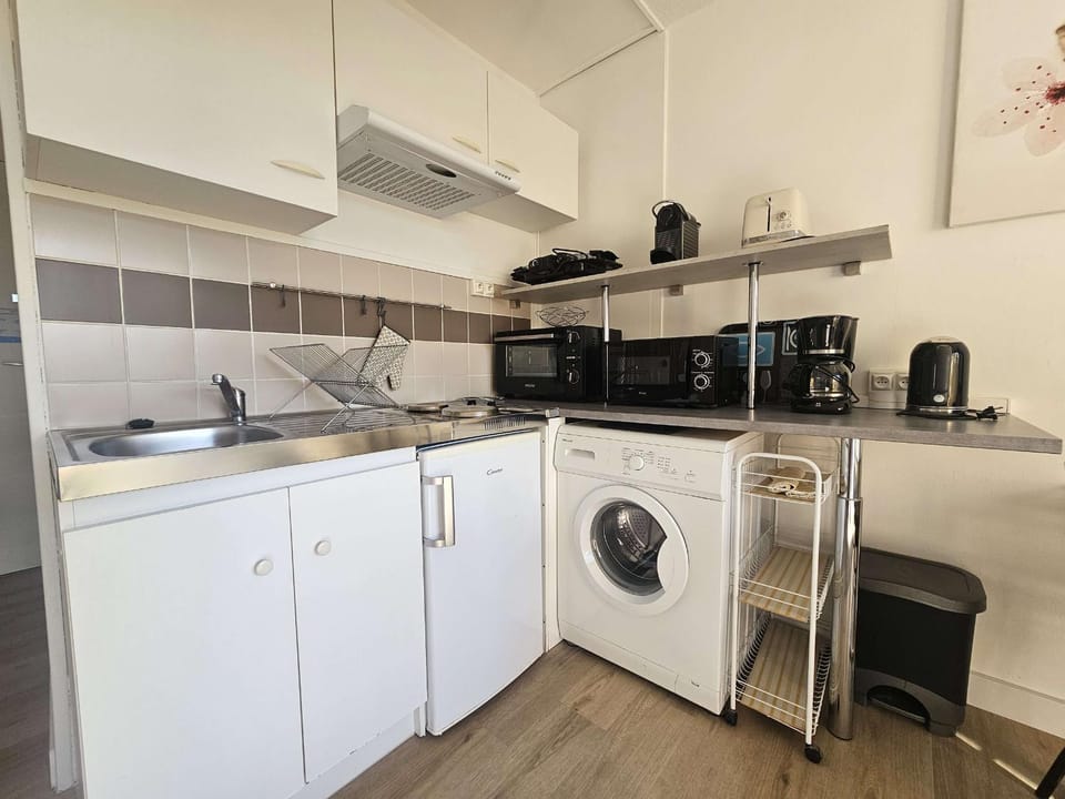 Studio lumineux avec balcon exposé sud, tout équipé et classé 2 étoiles. - FR-1-553-139 Apartment in Balaruc-les-Bains