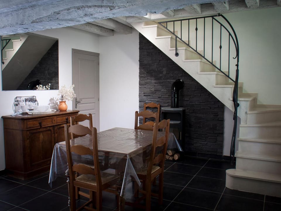 Gîte Val de Loire avec piscine chauffée, tennis, WIFI, BBQ - FR-1-590-125 House in Centre-Val de Loire