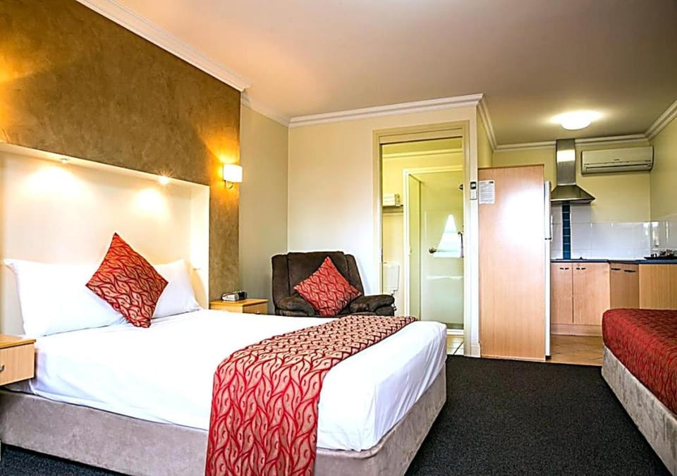 Bed, Kitchen or kitchenette