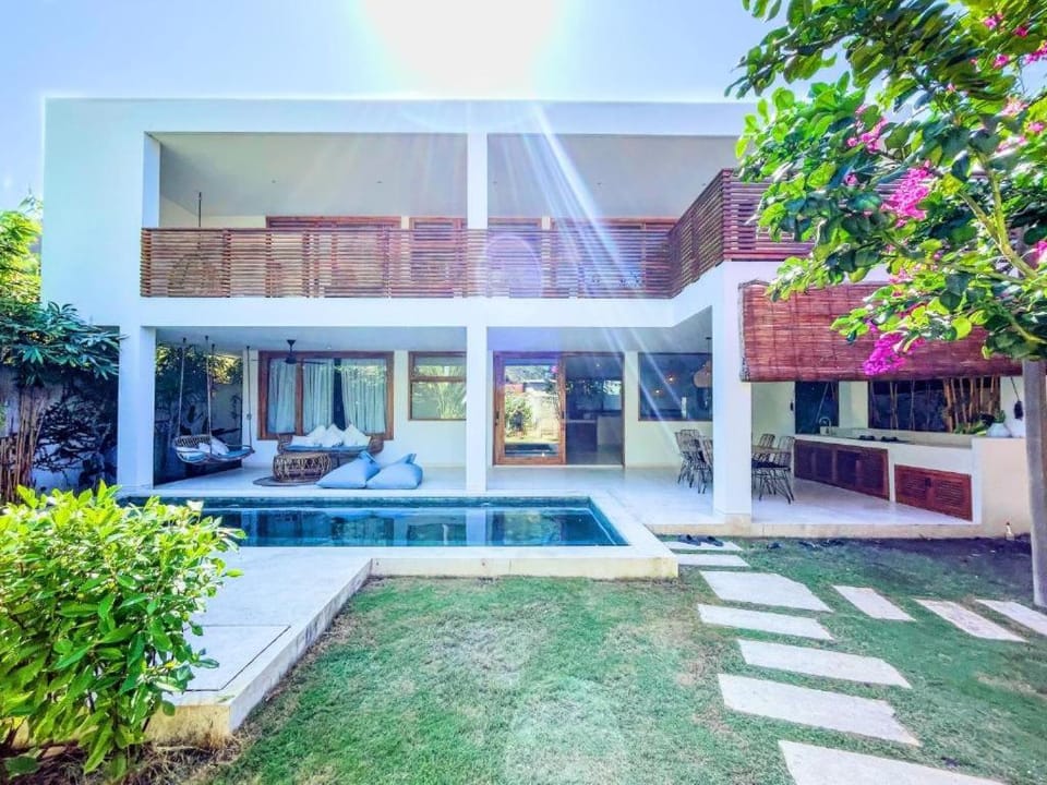 Property building, Day, Pool view, Swimming pool