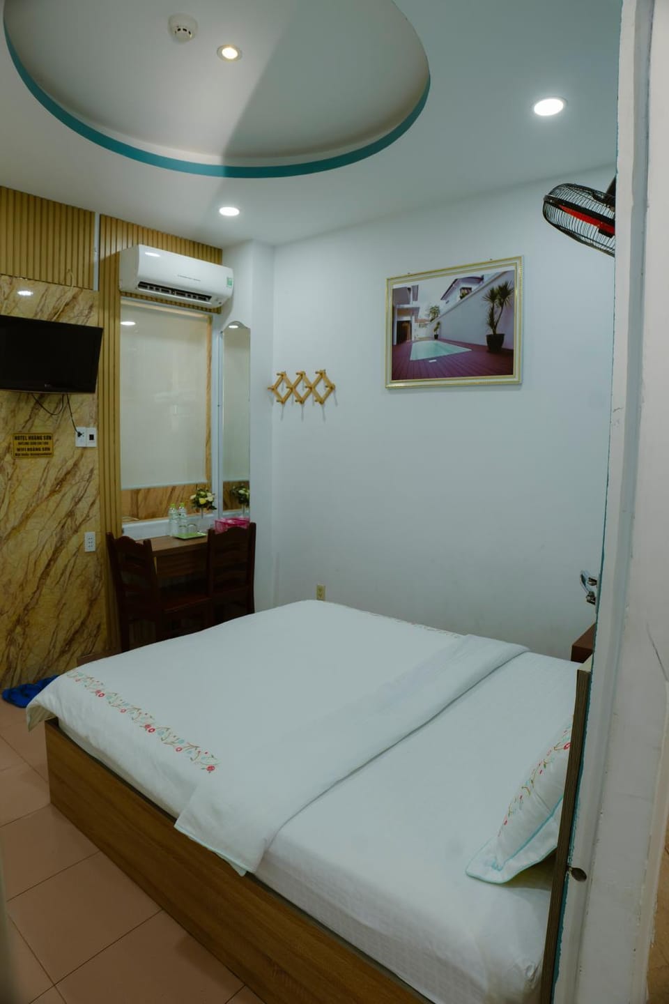 Bed, TV and multimedia, Photo of the whole room, Bedroom, air conditioner
