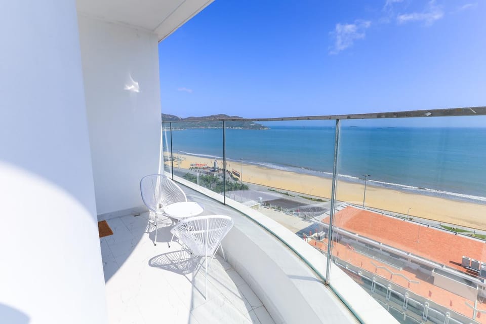 Property building, Restaurant/places to eat, Sea view, Swimming pool, Breakfast