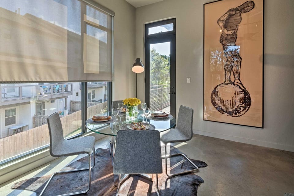 Urban Escape in SoLA with Private Patio! Apartment in Zilker