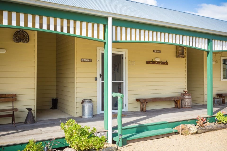 Henkley Cottage 3 Ezekiel Farm Stay in Central Tilba