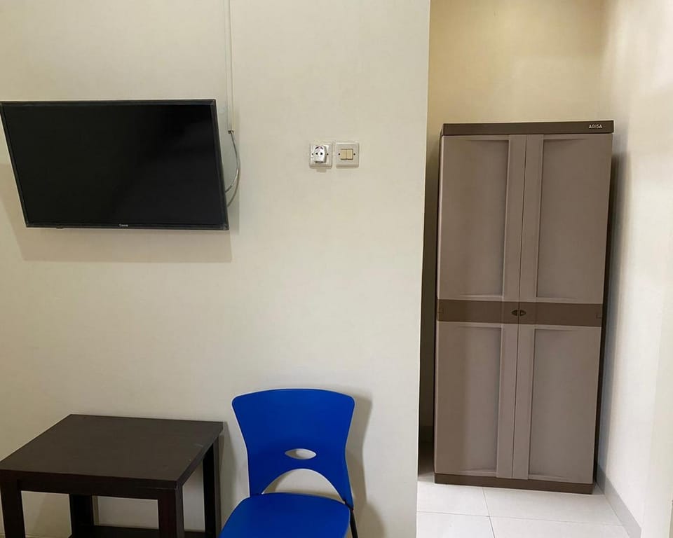 Jatiwinangun Homestay near GOR Satria Purwoketo Mitra RedDoorz Hotel in Indonesia
