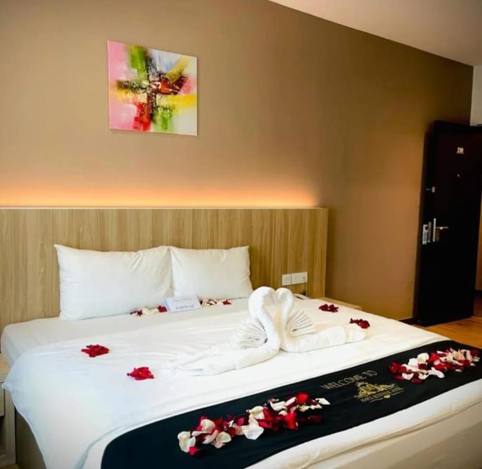 Bed, Photo of the whole room, Bedroom, towels
