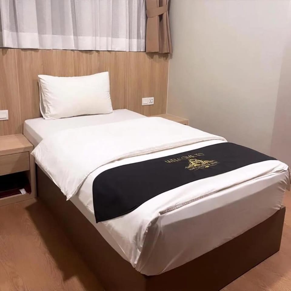 Property building, Bed, Bedroom