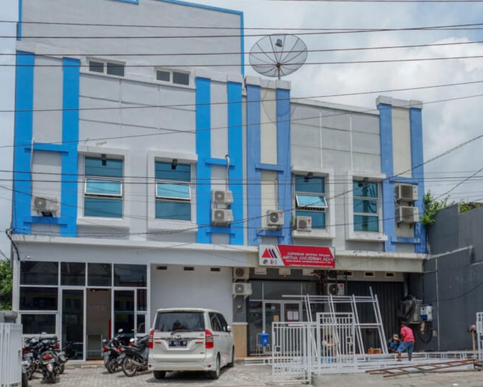 Facade/entrance