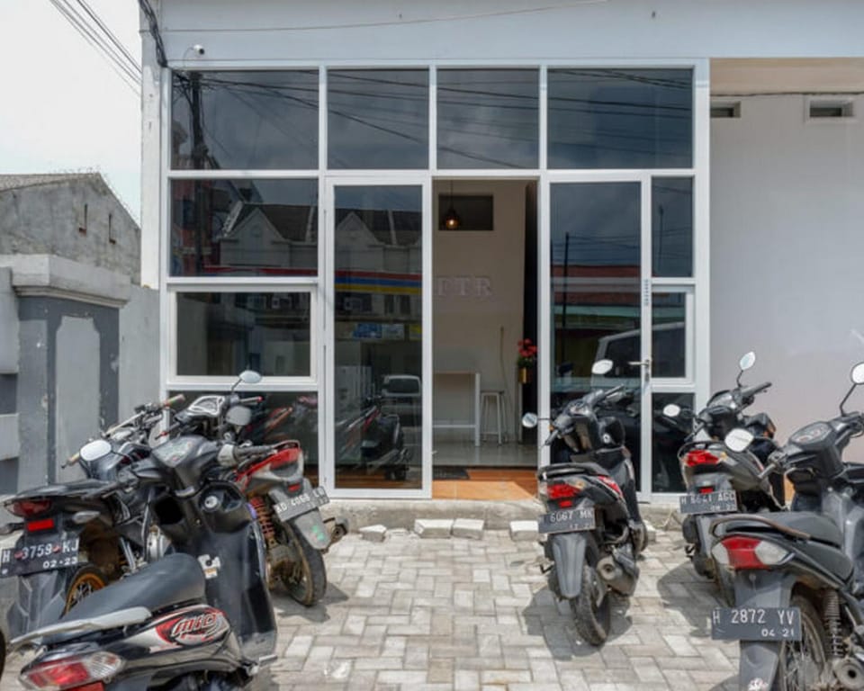 RedDoorz near Tamansari Shopping Center Salatiga Hotel in Indonesia