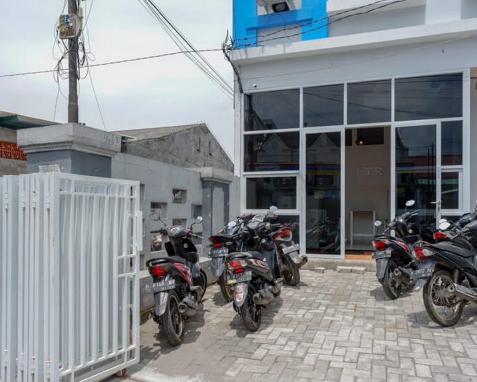 RedDoorz near Tamansari Shopping Center Salatiga Hotel in Indonesia