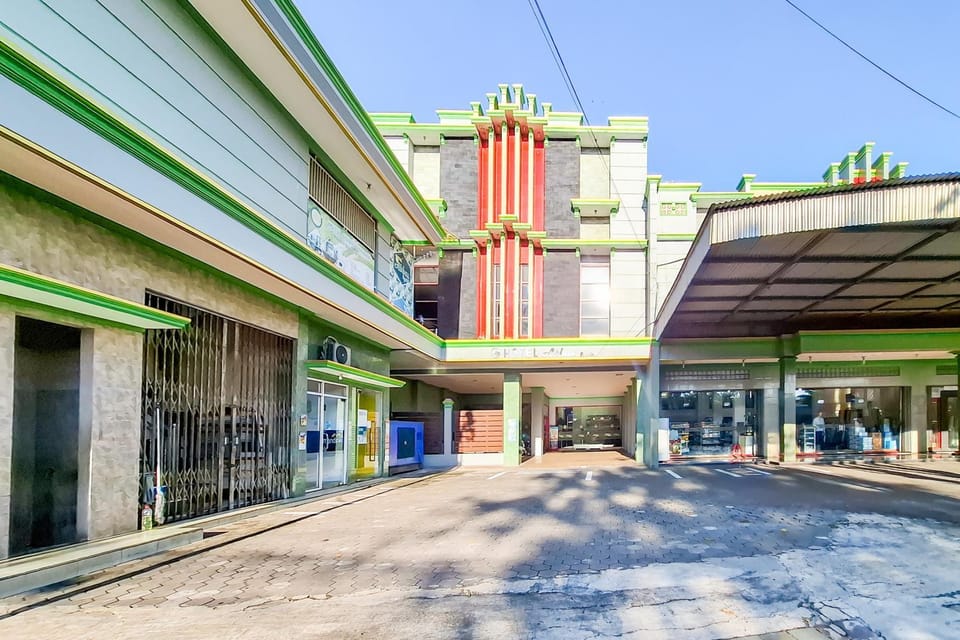 Facade/entrance