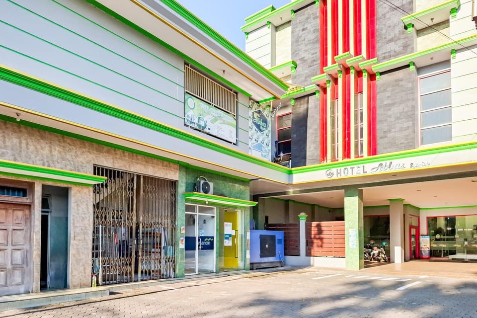 Facade/entrance
