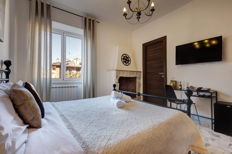 TV and multimedia, Decorative detail, Bedroom