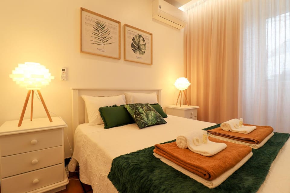 Photo of the whole room, Bedroom, air conditioner