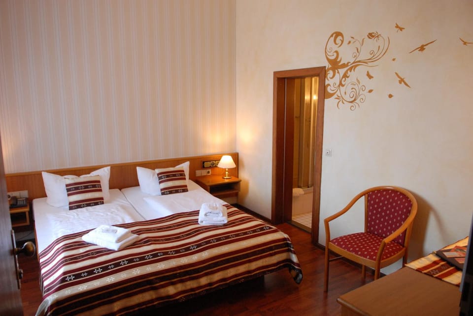 Photo of the whole room, Decorative detail
