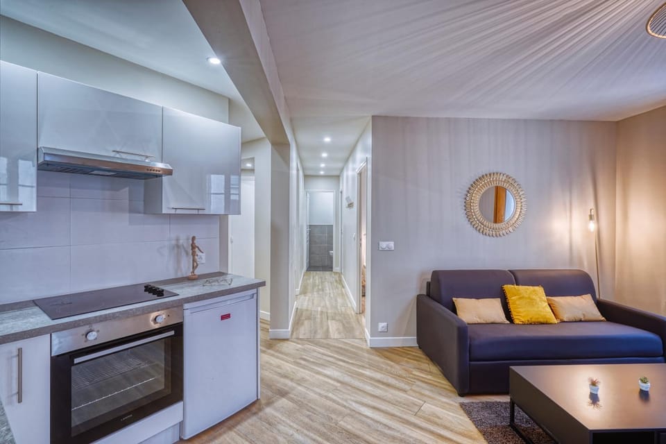 Kitchen or kitchenette, Living room, Seating area