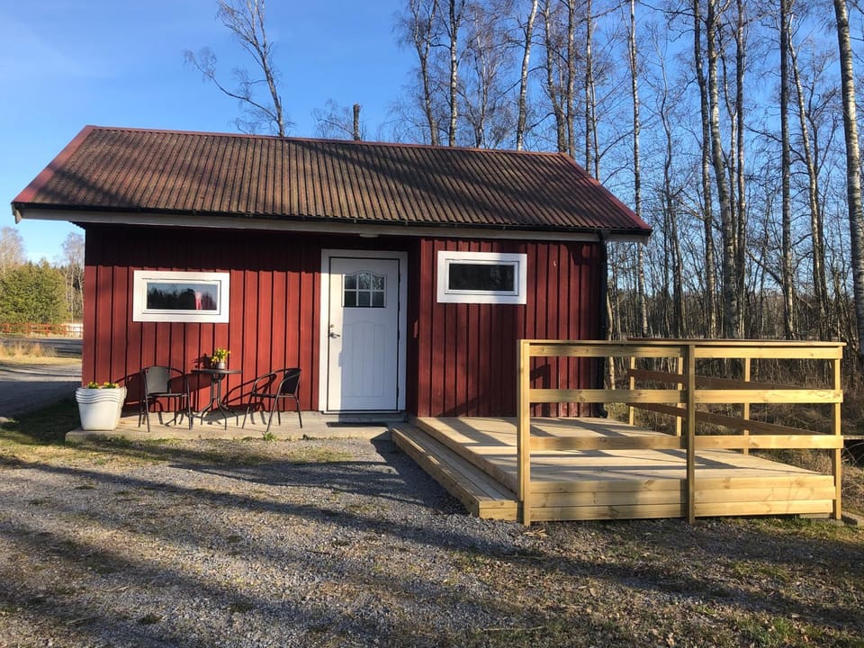 Strandnära Stuga Vänersnäs Nature lodge in Västra Götaland County