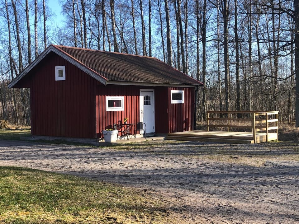 Strandnära Stuga Vänersnäs Nature lodge in Västra Götaland County