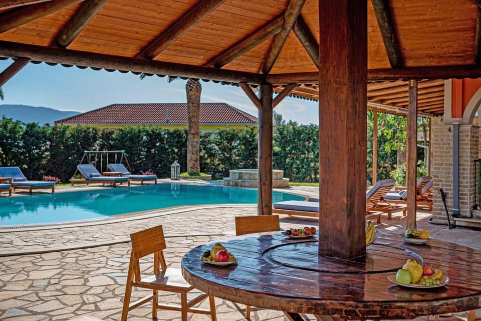 Patio, Dining area, Swimming pool