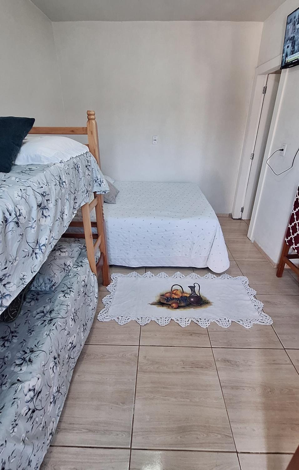 KITNET S2 em TORRES-RS - Na mais bela praia Gaúcha - Cozinha - Banheiro - Ar condicionado - TV smart 32' - Wi-Fi - Estacionamento - Anfitriã Superhost no BnB House in State of Santa Catarina
