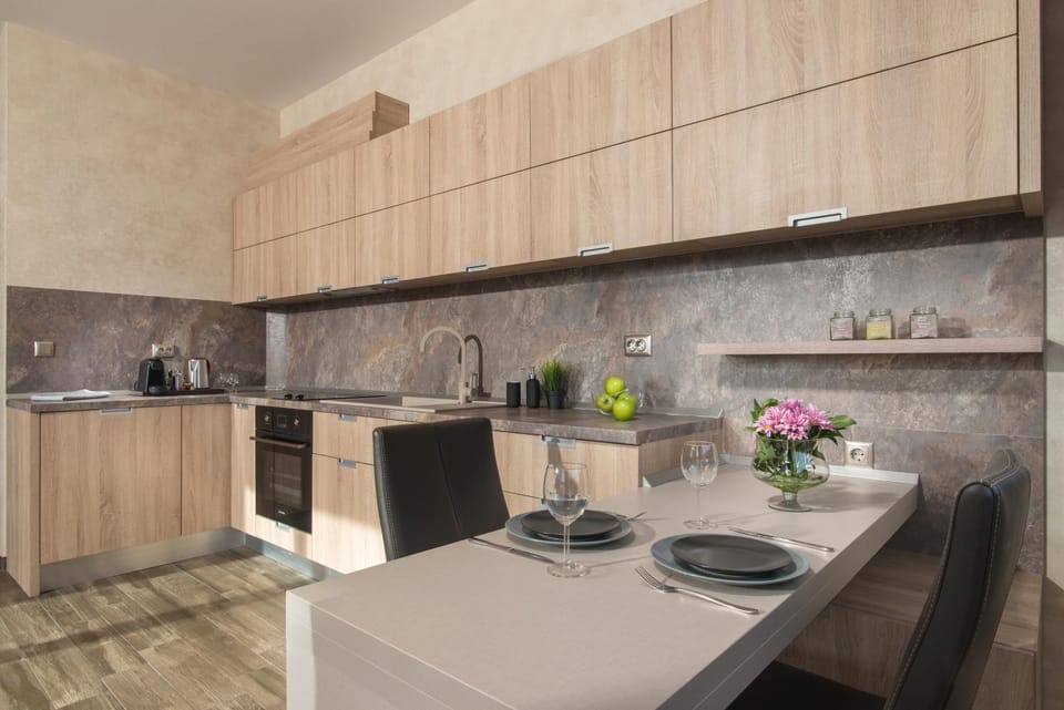 Coffee/tea facilities, Kitchen or kitchenette, Living room