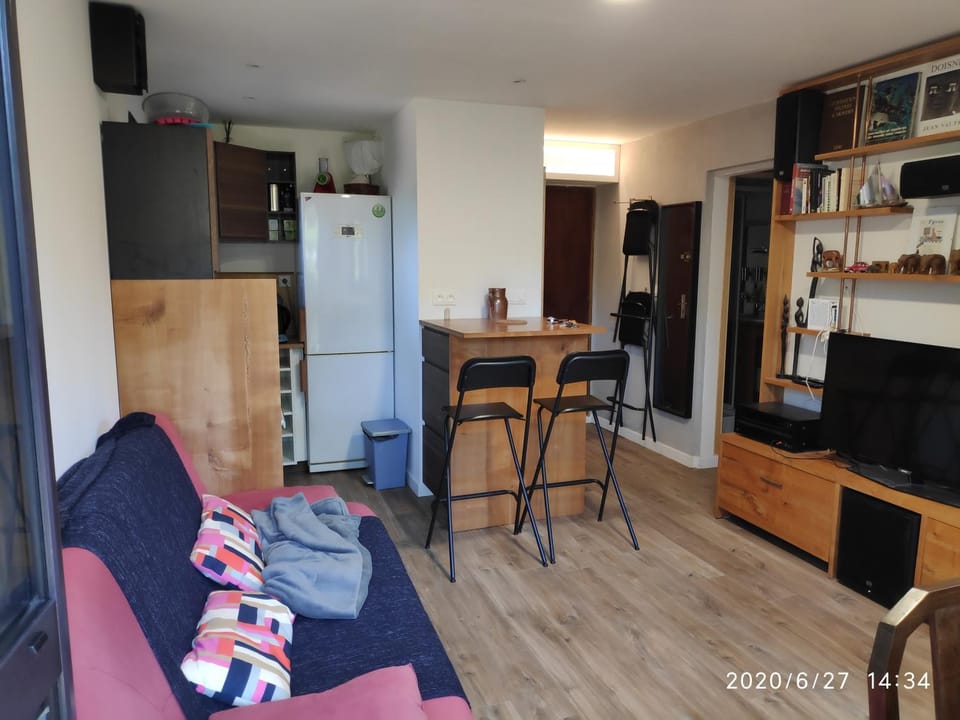 Communal lounge/ TV room, Library, Living room, Dining area