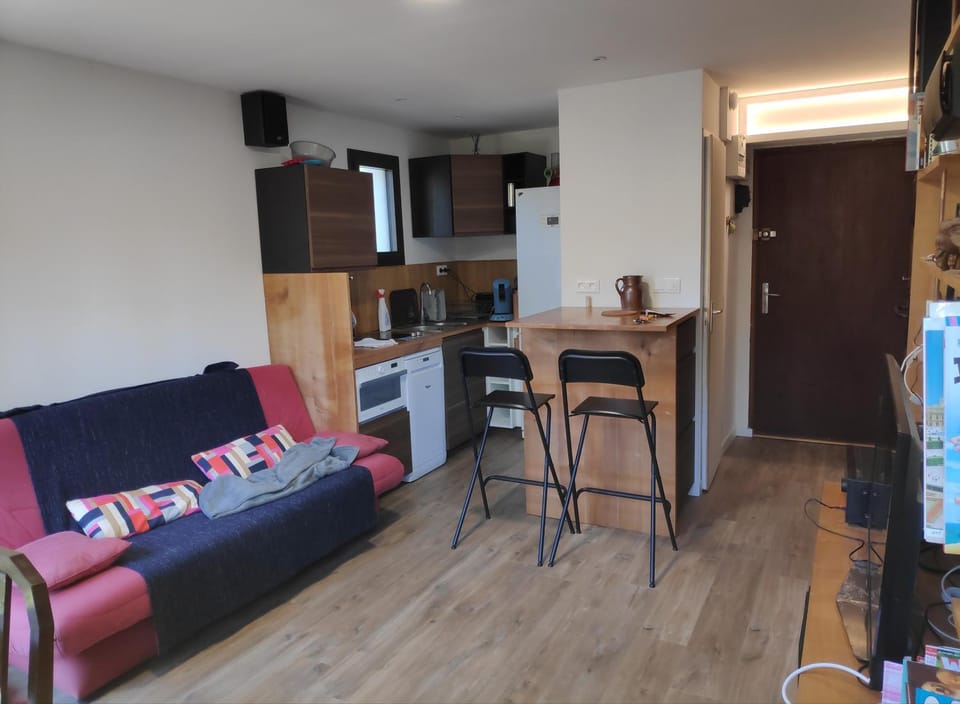 Kitchen or kitchenette, Living room, Dining area