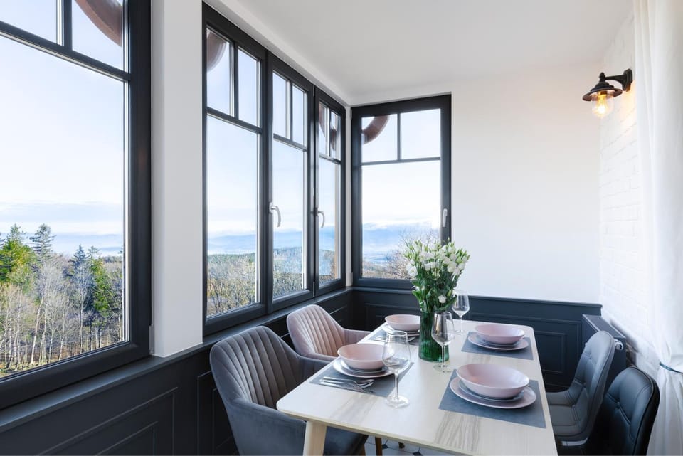Dining area, Landmark view, Mountain view