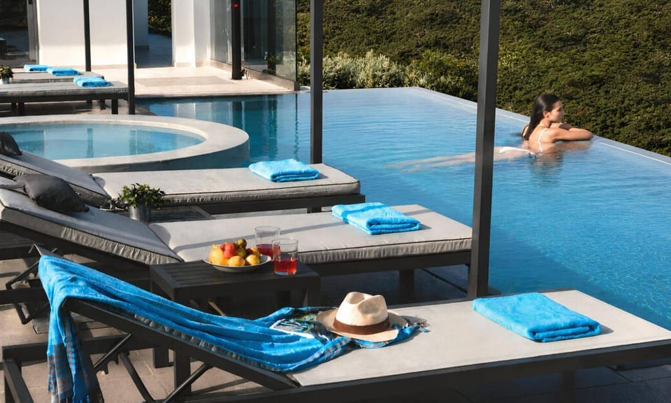 Patio, Day, Food and drinks, Food, Pool view, Swimming pool, sunbed