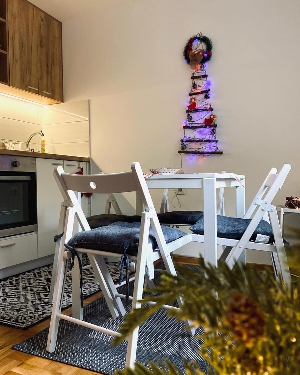 Kitchen or kitchenette, Living room, Seating area, Dining area, pet friendly