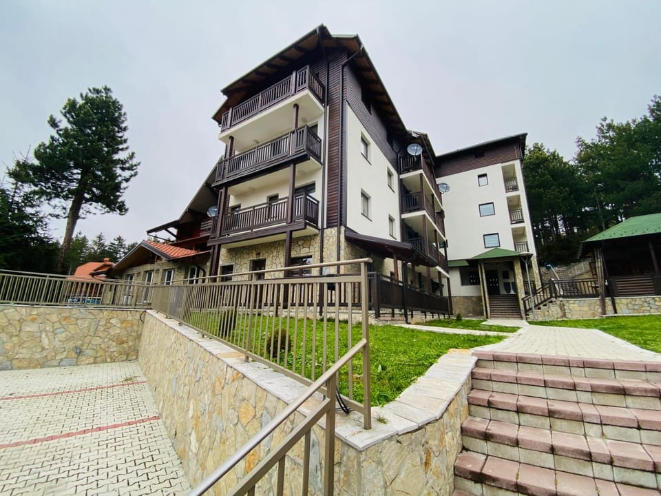 Property building, Day, Neighbourhood