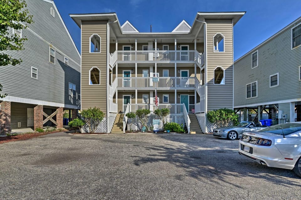Walk to Surfside Beach: Studio w/ Covered Balcony Apartment in Surfside Beach
